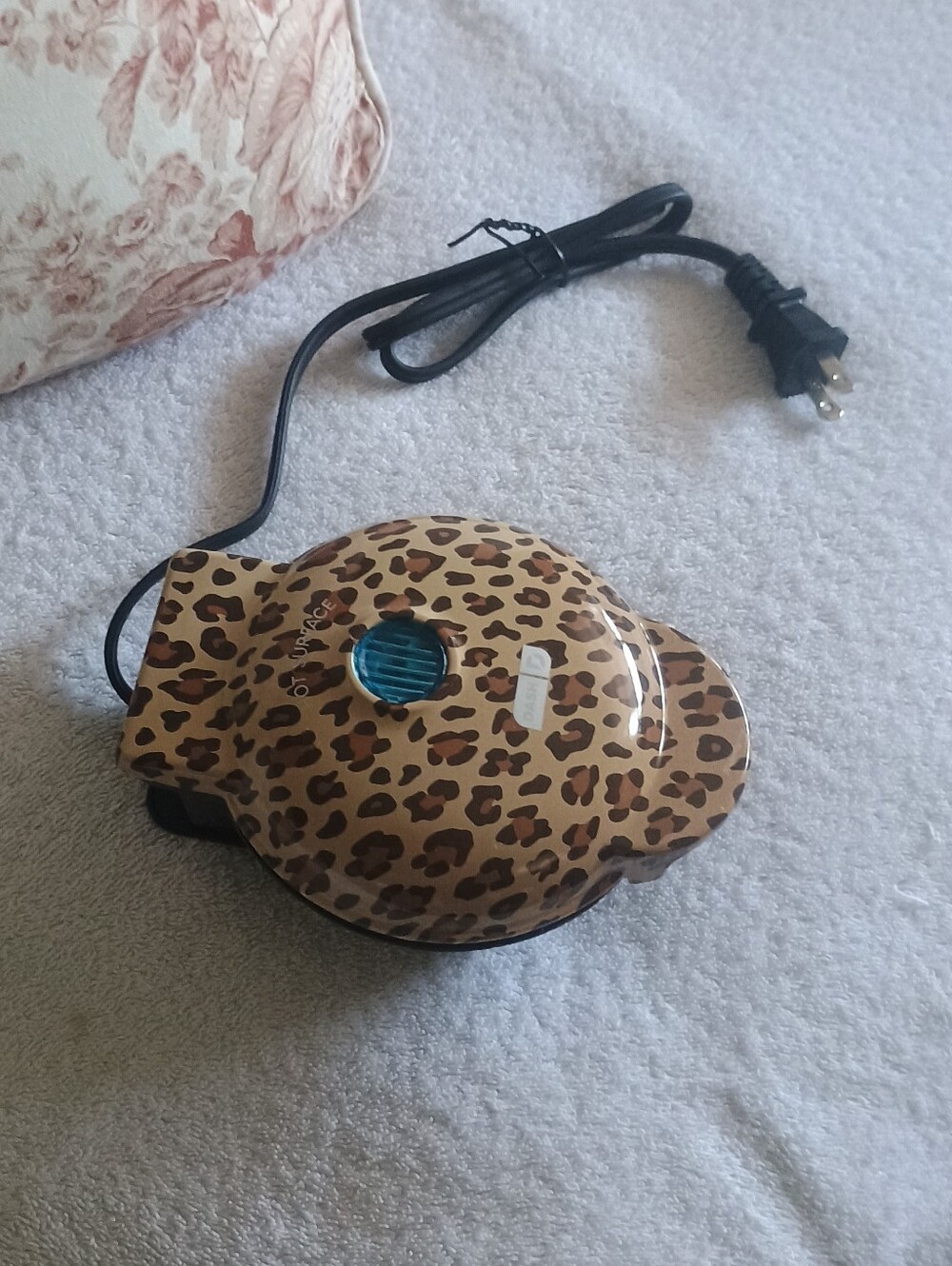 Leopard print mini waffle maker - Picture 5 of 6